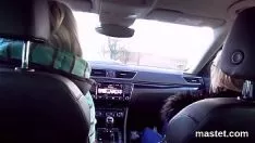 Reproduzir Adolescente tchecoslovaca Toyy espalha seu gatinho rápido para o outro