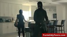 播放 被奴役 - 奴隶制强盗与 sophomoreia leone-01