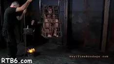 Играть Садомазохизм в клетке