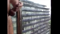 Jouer Masturbatinkle à la vitre