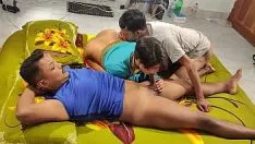 Jouer Impressionnant sexe triade chaud desi! chaud slattern bhabhi vs deux mecs