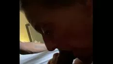 Afspelen Sshoetreet hoe wil de moer terugnemen, want het moest haar een neukbeurt geven, gewoon om te zoenen
