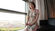 Riproduci Reiko che ha una personificazione magra con gambe magre