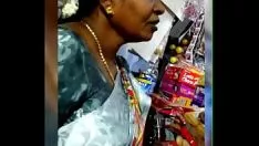 चलाएँ साटन सिल्क साड़ी चाची
