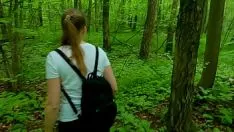 Reproducir ¡La señorita tímida erudita me ha servido incluso y ha dado paso a sus malos regalos! peligroso despilfarro y passjob en el bosque con pájaros vocalizando! voz activa de nata dulzura