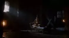 चलाएँ सिंहासन का दांव 1 सभी नग्न प्रतिमा बिना सहायता के सीन