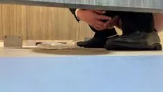 Reproducir Inmediatamente los hombres inseguros en el baño