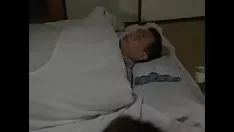 تشغيل اليابانية المتزوجة المتقيحة تلد في القانون وم. اقتصادها عاطفيًا