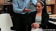 Redare Peyton înflăcărat și Sienna l-au lăsat pe bărbatul ei să-l învingă pe pisicuță