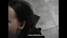 Putar Seorang wanita yang sudah menikah menyedot rekan kerja