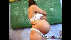 Play Meaningful instructor she-bops in schoolroom - boysiq