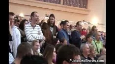 Afspelen Striptease-weggeefacties voor haar ronde godinnen