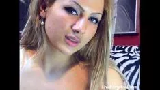 Reproducir Ver esta succión rubia caliente en un consolador (4).flv