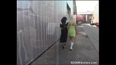 Afspelen Excentrieke non in bdsm-speeltje waar ze