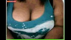 Oynat Bosomy tatlılık esmer genç web kamerası