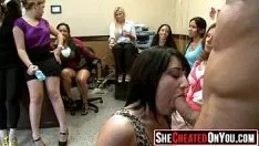 Reproducir 41 detener estos milfs calientes en suction gumshoe en partido político 19