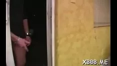 Abspielen Über Männer verdienen es einfach, verletzt zu werden, wenn sie von Frauen stimuliert werden
