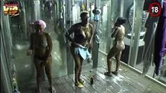 Jouer Les grandes superstars africaines se douchent à l'heure de la journée - goitse butterphly sipe luis