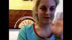 Afspelen 1sarah1 desinvesteert en she-bops op cam