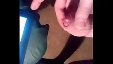 Играть Горячая густая сперма льется дождем на эту большую горячую фигуристую толстушку в юбке