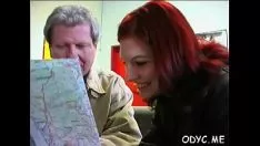 Redare Slattern puțin eficient nu-și poate înghiți bătrânul într-un grad mai mare pe contemporanii ei