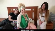 Reproducir Hottie no profesional se somete a dinero en efectivo para tener sexo con la población 26