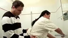 Jouer Pappa Cnix marche sur une fille en boîte et la fait