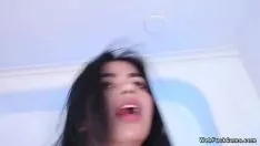 Reproducir Latina doble penetración con juguetes sexuales en la webcam