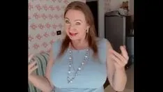 تشغيل مارياولد يهز الثدي كذاب ضخمة وتظهر لهم