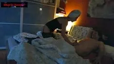 Oynat Coronaic emme, dharla emdi ve daha sonra bir partiden eve yürürken şiddetli yağmura maruz kaldıktan sonra swinger ortağı tom'un ıslak saçlı sikine bindi. sahne, dharla'nın ıslak bezinin arasına bir kamera yerleştiren tom tarafından gizlice kaydedildi.