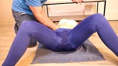 Play Stepmom stuck under the table so i made her squirt - again before her workout