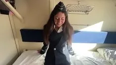 Jouer J'ai appelé le conducteur du train dans mon compartiment et j'ai baisé pendant qu'elle était en pause