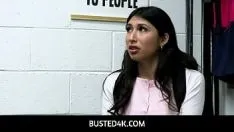 Oynat Busted4k - kız öğrenci yurdundaki genç hırsızlık yaparken yakalandı, boşlukta arama yapıldı ve kayıp önleme memuru tarafından eşek sikildi - penelope woods