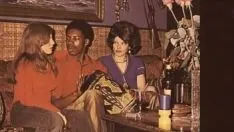 Oynat Vintage pornografinin harika dünyası, ırklararası üçlü
