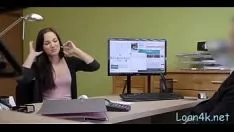 تشغيل يتمتع الجمال الشره بجيم نحيف ضخم