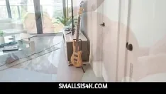 再生 Smallsis4k - 義理の弟がまたしても悪い日を過ごしている義理の妹を慰める
