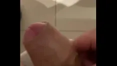 चलाएँ सीधे फर्श पर स्खलन के साथ शौचालय में हस्तमैथुन और xvideos के लिए सत्यापन
