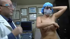 Redare Masaj mamelon pentru hipersensibilitate areola. masaj perineal pentru a îmbunătăți activitatea sexuală. masaj de pezones y perianal