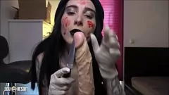 播放 掌控你的欲望：与 Lou Nesbit 和 Lia Louise 一起体验 Femdom Joi