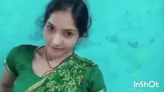 播放 Desi Delight：Reshma Bhabhi在Hot Indian性爱剪辑中与大公鸡