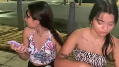 Jouer Sœur monte une grosse bite dans un taxi et obtient une finition crémeuse