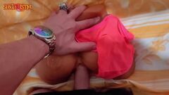 Oynat Stepdad, sıcak Latina komşusunun büyük dick isteklerine karşı koyamaz