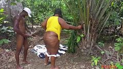 تشغيل اشتعلت عمتي BBW Desi سخيف في الغابة مع عاشق الأسود الأسود