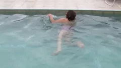 Redare Păros milf ras păsărică pentru acțiune de bikini la plajă fierbinte