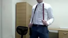 Reproduzir Roleplay do escritório: Cumplay e fetiche de calçados com chefe adequado