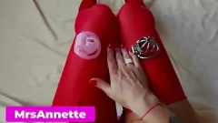 Oynat Mistress, kilitli kölesine yeni iffet hücreleri geçit törenleri
