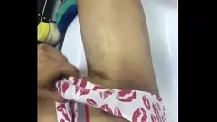 播放 独奏射精独家：热男性模特变得顽皮