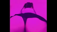 Putar BBW menggoda celana dalam dan kuncir - pemandangan upskirt