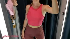 Redare Cea mai tare studentă la atletism Anna Mole își arată silueta perfectă și sânii mici în cabina de probă