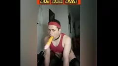 Riproduci Sessione BDSM estrema con una macchina del sesso: gola profonda e bavaglio per un piacere intenso